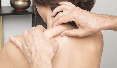 Massage mit zervikaler Osteochondose